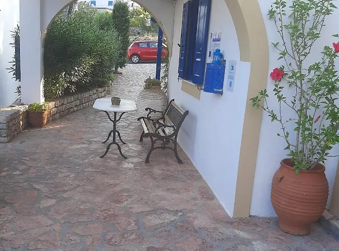 Chera 2 Daire Livadi (Kythira)