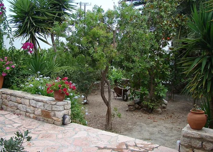 Chera 2 Daire Livadi (Kythira)